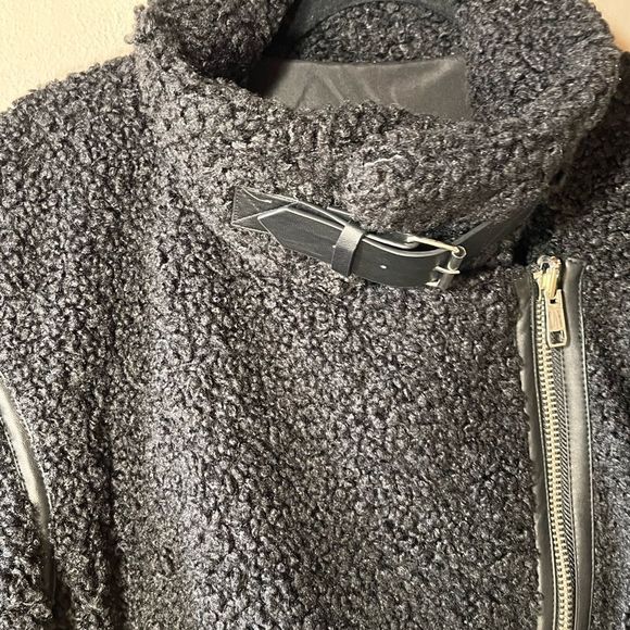 ANA Sz L Black Moto jacket faux fur curley! Zipper in front and pockets soft - Picture 5 of 6